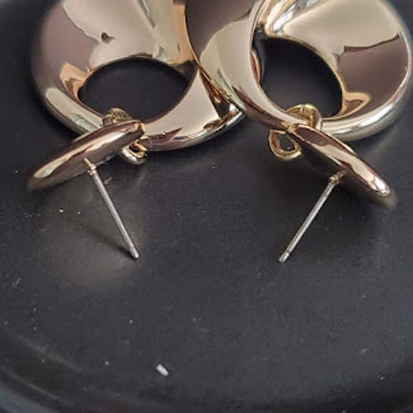 J. Crew Doorknocker Earrings Gold Tone Dangle Drop Pierced New with Tags - Picture 4 of 6